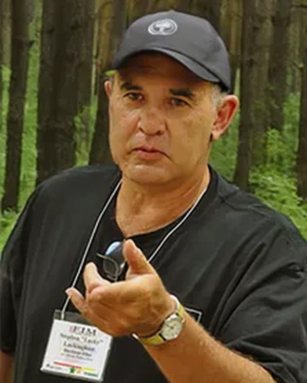 Stephen Luckingham directing on location